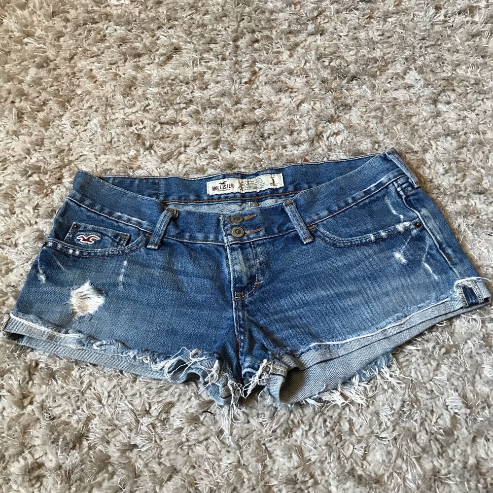 3/$25 Hollister distressed short shorts